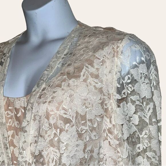Onyx beautiful elegant cream lace top! - Picture 5 of 11
